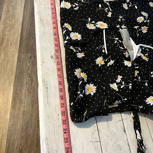 Women's Size 18
Daisy and polka dotPrint Button down dress - Picture 7 of 8